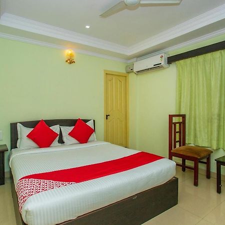 Oyo 25121 Bns Lodge Bangalore Buitenkant foto