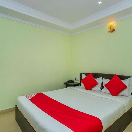 Oyo 25121 Bns Lodge Bangalore Buitenkant foto
