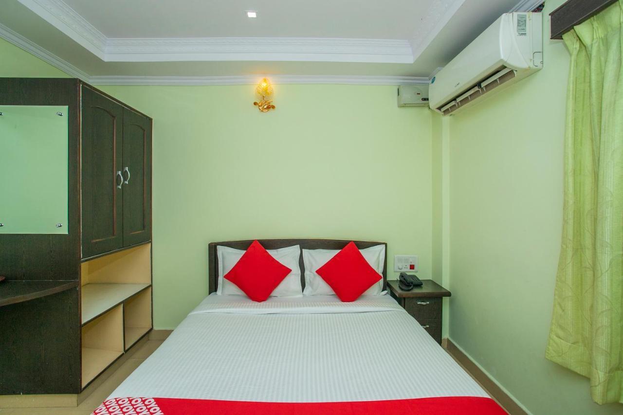 Oyo 25121 Bns Lodge Bangalore Buitenkant foto