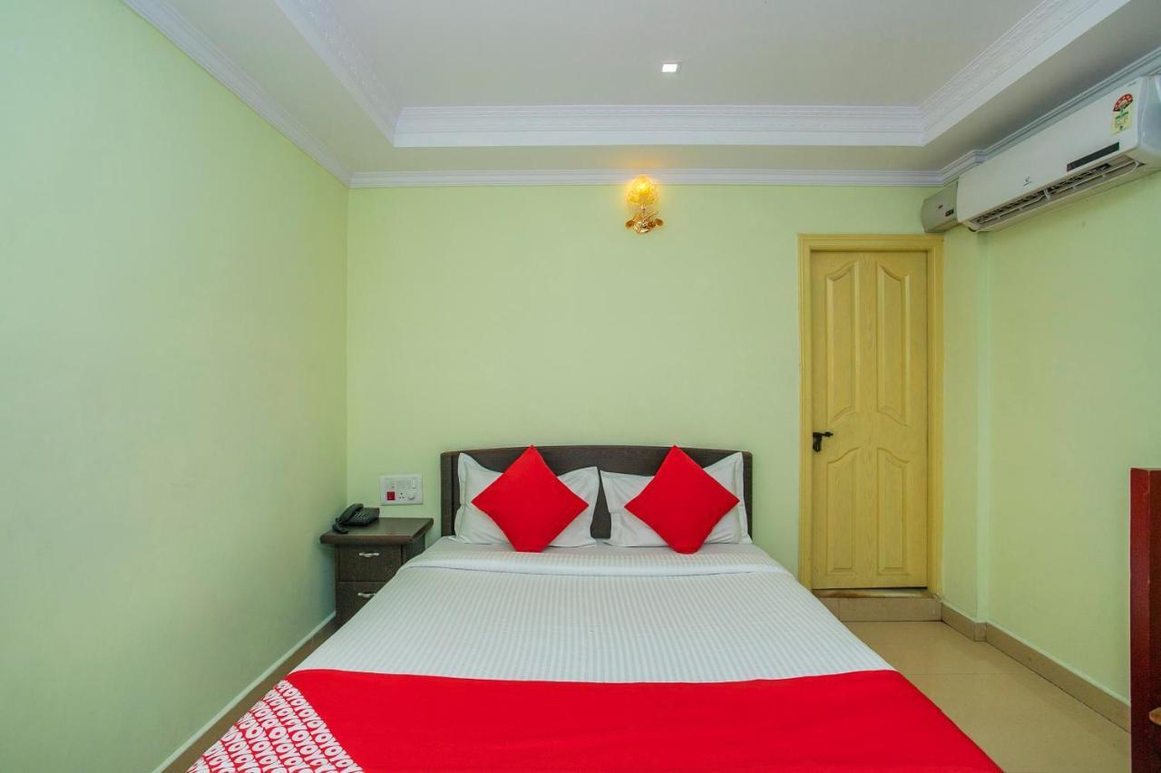 Oyo 25121 Bns Lodge Bangalore Buitenkant foto