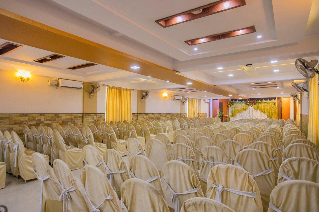 Oyo 25121 Bns Lodge Bangalore Buitenkant foto