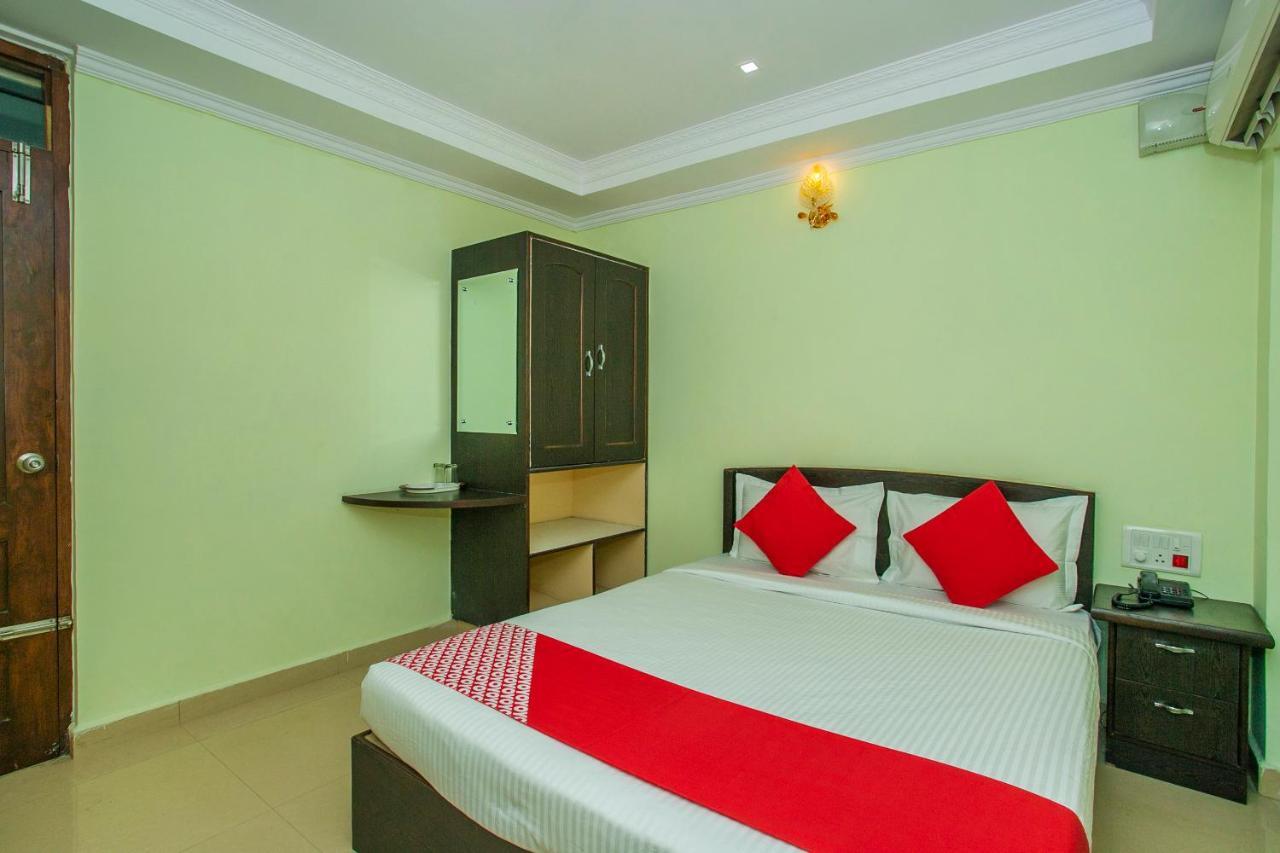 Oyo 25121 Bns Lodge Bangalore Buitenkant foto